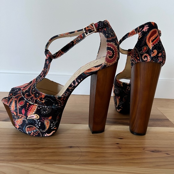 NWOT Platform T-Strap Heel Suede - Picture 2 of 4